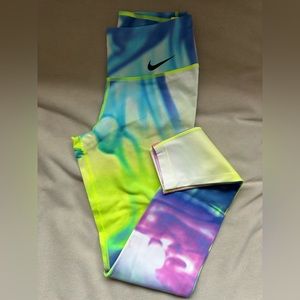 Nike Women’s Legendary Lava Tights - Volt